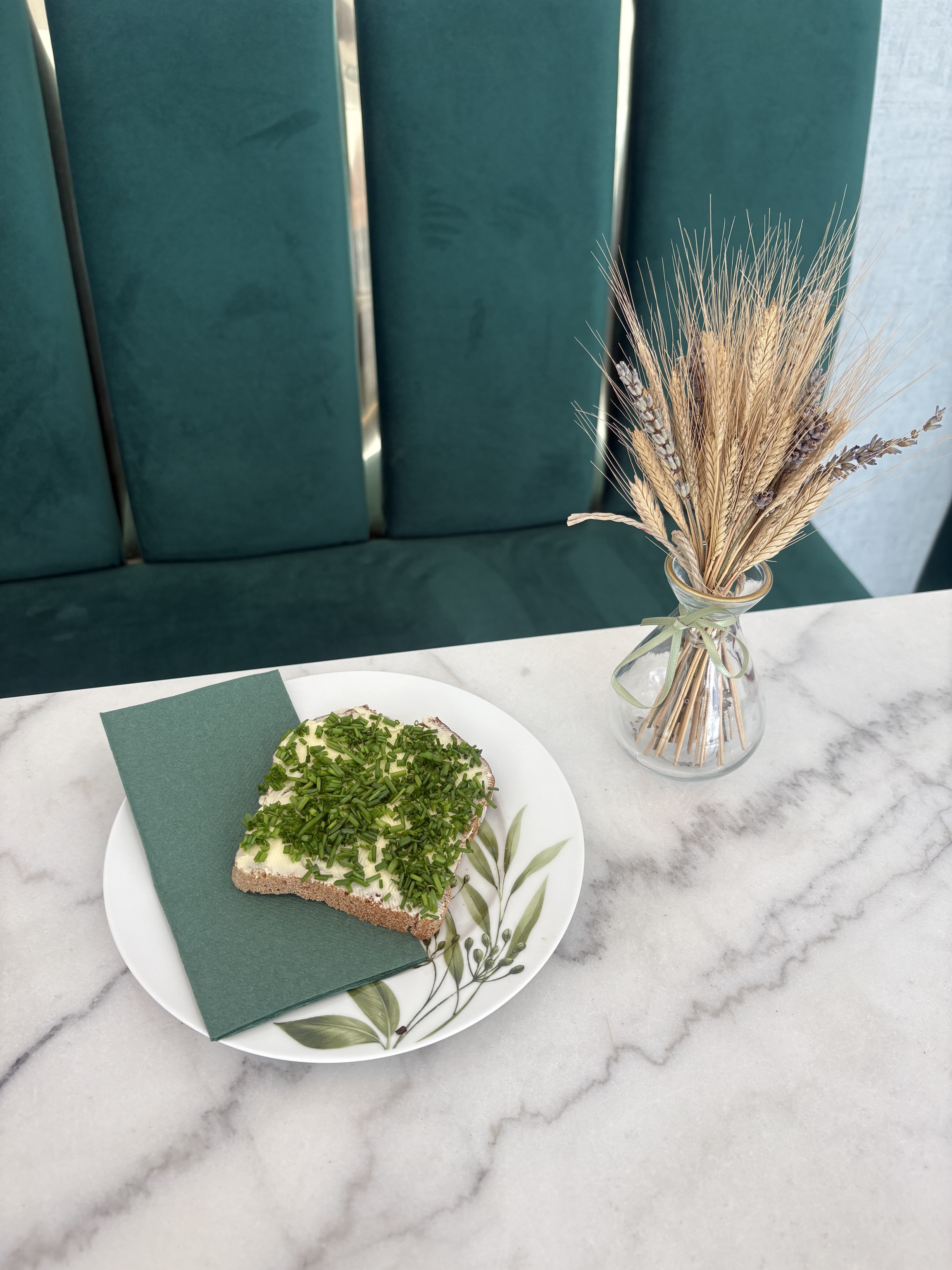 Butterbrötchen klassisch (Bio Roggen Pur mit Butter und Schnittlauch)